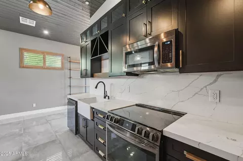 Kitchen - 914 S 132nd St, Gilbert, AZ 85233 photo 7 of 7