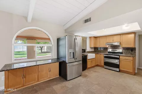 Kitchen - 914 S 132nd St, Gilbert, AZ 85233 photo 2 of 7