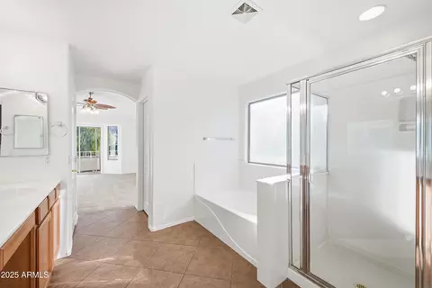 Bath - 1709 E Beverly Rd, Phoenix, AZ 85042 photo 1 of 2