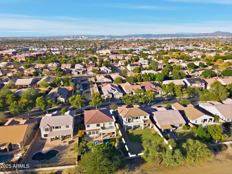 View/Area - 1709 E Beverly Rd, Phoenix, AZ 85042 photo 6 of 7