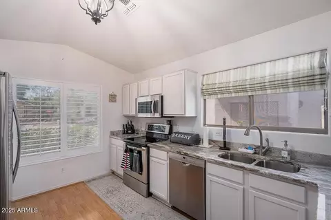 Kitchen - 2246 E Soft Wind Dr, Phoenix, AZ 85024 photo 4 of 8