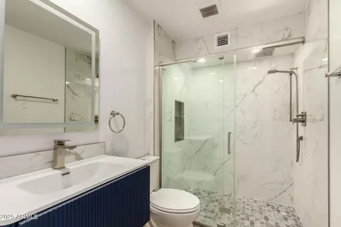 Bath - 2210 Everett Dr, Phoenix, AZ 85022 photo 5 of 5