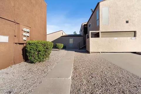 Exterior - 2662 E Oakleaf Dr, Tempe, AZ 85288 photo 3 of 4