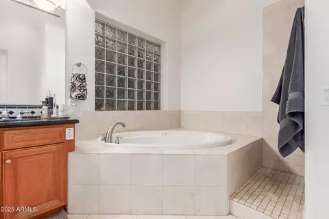 Bath - 25817 N Lawler Loop, Phoenix, AZ 85083 photo 3 of 8