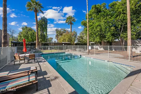 Exterior - 1101 E Bethany Home Rd #8, Phoenix, AZ 85014 photo 5 of 5