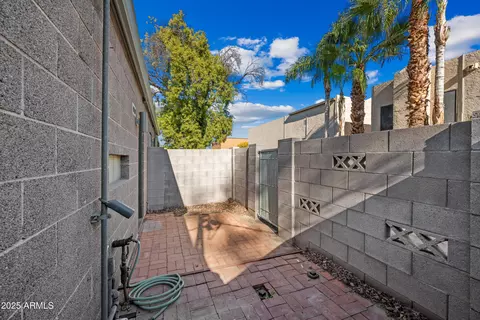 Exterior - 1101 E Bethany Home Rd #8, Phoenix, AZ 85014 photo 3 of 5