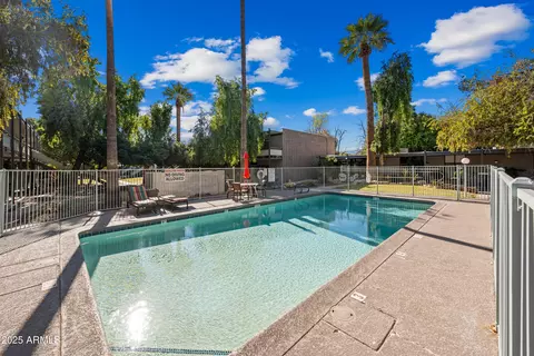 Exterior - 1101 E Bethany Home Rd #8, Phoenix, AZ 85014 photo 4 of 5