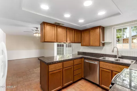 Kitchen - 1518 E Candlestick Dr, Tempe, AZ 85283 photo 3 of 4