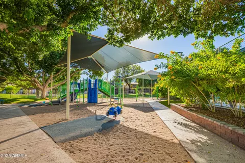 View/Area - 1518 E Candlestick Dr, Tempe, AZ 85283 photo 4 of 9