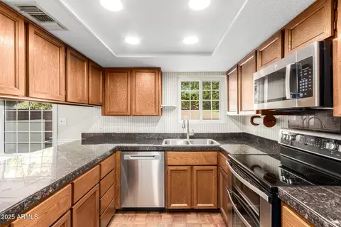 Kitchen - 1518 E Candlestick Dr, Tempe, AZ 85283 photo 2 of 4