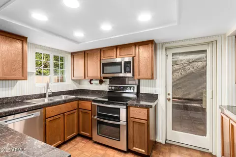 Kitchen - 1518 E Candlestick Dr, Tempe, AZ 85283 photo 1 of 4