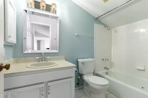 Bath - 1518 E Candlestick Dr, Tempe, AZ 85283 photo 4 of 5