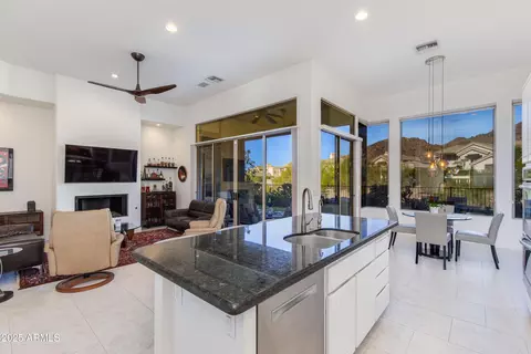 3130 E Squaw Peak Cir, Phoenix, AZ 85016 photo 17