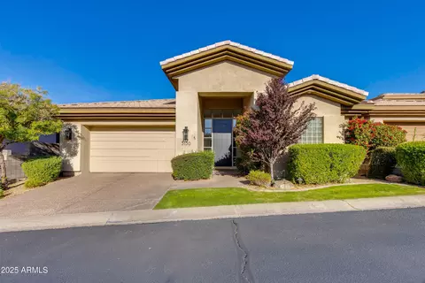 3130 E Squaw Peak Cir, Phoenix, AZ 85016 photo 2