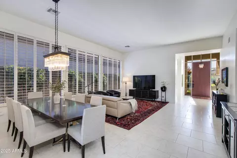3130 E Squaw Peak Cir, Phoenix, AZ 85016 photo 8
