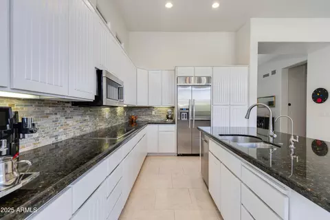 3130 E Squaw Peak Cir, Phoenix, AZ 85016 photo 16
