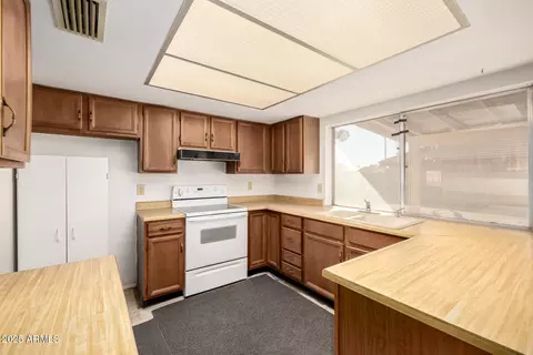 Kitchen - 1163 E Glencove St, Mesa, AZ 85203 photo 2 of 4