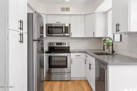 1425 E Desert Cove Ave #33, Phoenix, AZ 85020