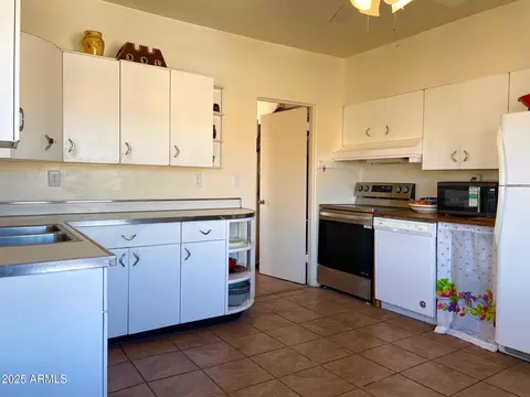 Kitchen - 20 Mojave Trl, Bisbee, AZ 85603 photo 3 of 4