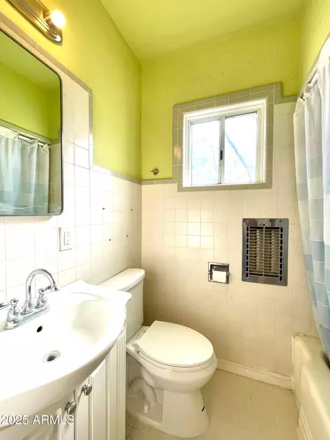 Bath - 20 Mojave Trl, Bisbee, AZ 85603 photo 1 of 2