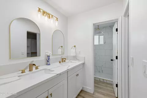 Bath - 704 E Mesquite Ave, Gilbert, AZ 85296 photo 1 of 9