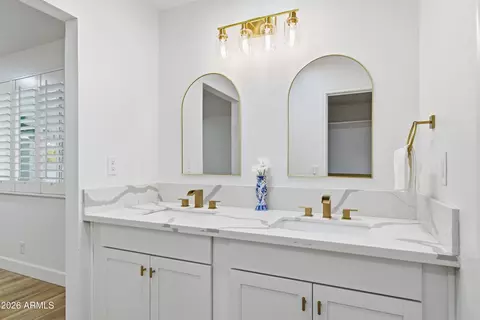 Bath - 704 E Mesquite Ave, Gilbert, AZ 85296 photo 8 of 9