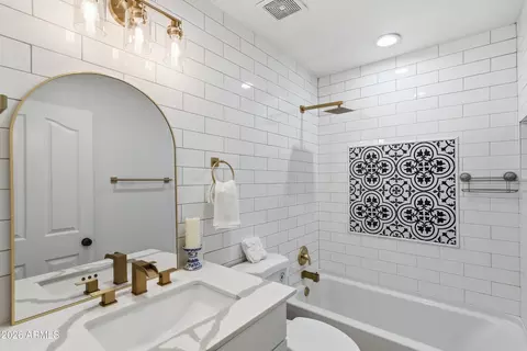 Bath - 704 E Mesquite Ave, Gilbert, AZ 85296 photo 5 of 9