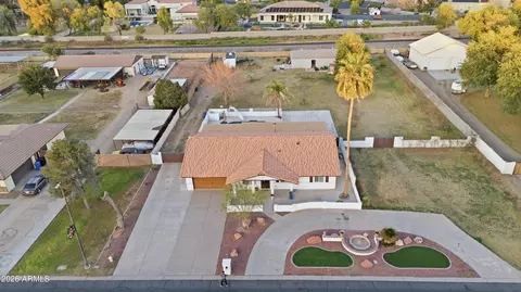 View/Area - 704 E Mesquite Ave, Gilbert, AZ 85296 photo 2 of 9