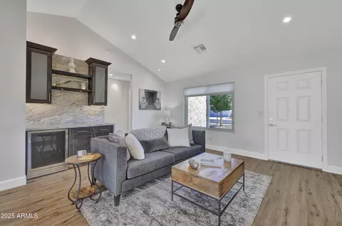 1362 E Wickieup Ln, Phoenix, AZ 85024 photo 9