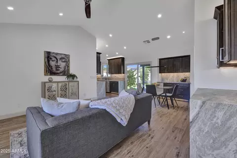 1362 E Wickieup Ln, Phoenix, AZ 85024 photo 14