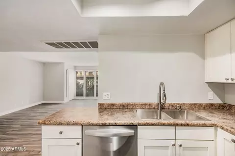 Kitchen - 1840 E Morten Ave #140, Phoenix, AZ 85020 photo 4 of 4