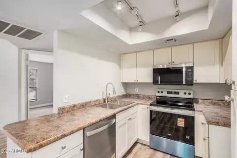 Kitchen - 1840 E Morten Ave #140, Phoenix, AZ 85020 photo 1 of 4