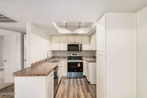 Kitchen - 1840 E Morten Ave #140, Phoenix, AZ 85020 photo 2 of 4