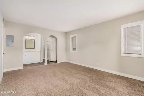 Living - 1840 E Morten Ave #140, Phoenix, AZ 85020 photo 7 of 8