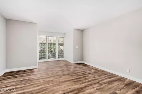 Living - 1840 E Morten Ave #140, Phoenix, AZ 85020 photo 3 of 8