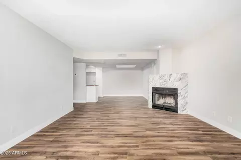 Living - 1840 E Morten Ave #140, Phoenix, AZ 85020 photo 1 of 8