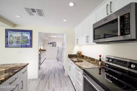 Kitchen - 2511 E Oregon Ave, Phoenix, AZ 85016 photo 2 of 2