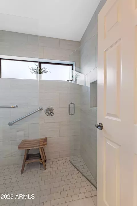 Bath - 2511 E Oregon Ave, Phoenix, AZ 85016 photo 3 of 4