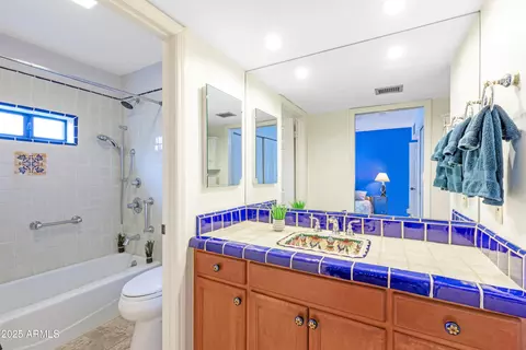 Bath - 2511 E Oregon Ave, Phoenix, AZ 85016 photo 4 of 4