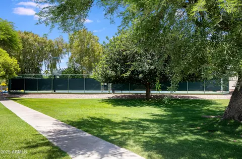 View/Area - 2511 E Oregon Ave, Phoenix, AZ 85016 photo 2 of 6