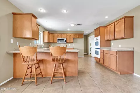 Kitchen - 15834 E Ocotillo Rd, Gilbert, AZ 85298 photo 1 of 4