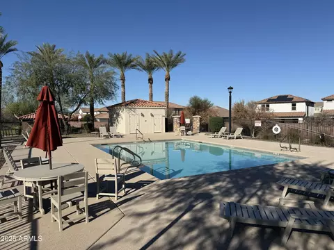 Exterior - 836 E Gary Ln, Phoenix, AZ 85042 photo 10 of 11