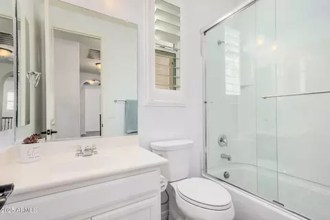 Bath - 836 E Gary Ln, Phoenix, AZ 85042 photo 3 of 3