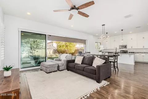 836 E Gary Ln, Phoenix, AZ 85042