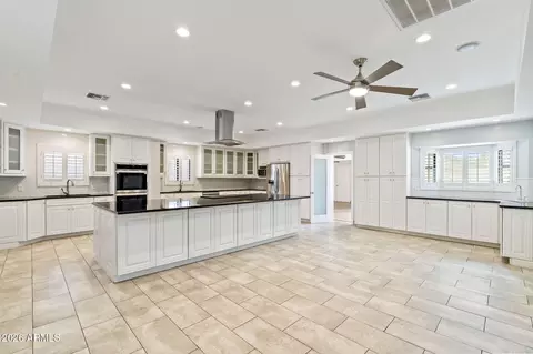Kitchen - 1345 E Ocotillo Rd, Phoenix, AZ 85014 photo 2 of 4