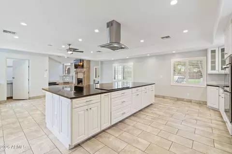 Kitchen - 1345 E Ocotillo Rd, Phoenix, AZ 85014 photo 4 of 4
