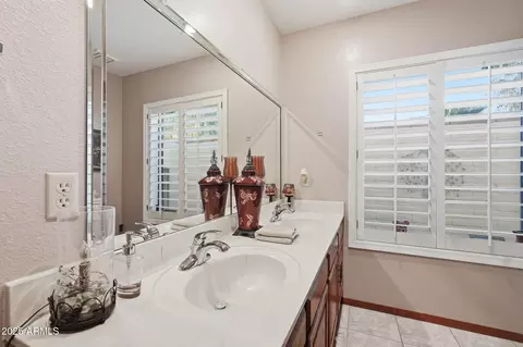 Bath - 2639 E Joan D Arc Ave, Phoenix, AZ 85032 photo 2 of 3