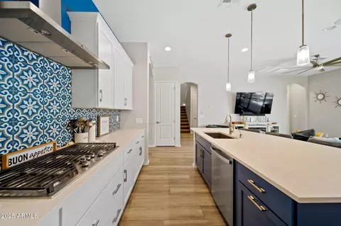 Kitchen - 4155 E Jesse St, Gilbert, AZ 85295 photo 6 of 7