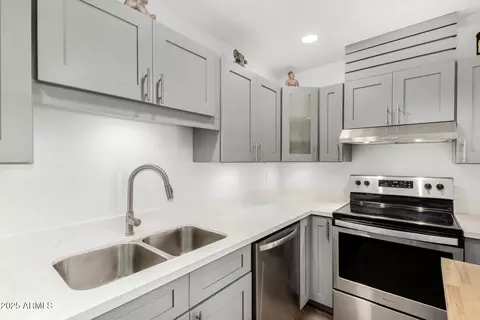 Kitchen - 4713 E Hidalgo Ave, Phoenix, AZ 85040 photo 1 of 6