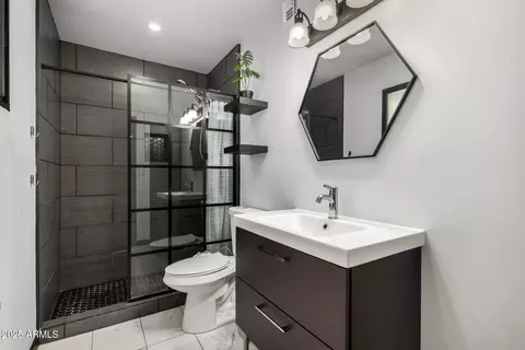 Bath - 4713 E Hidalgo Ave, Phoenix, AZ 85040 photo 1 of 3